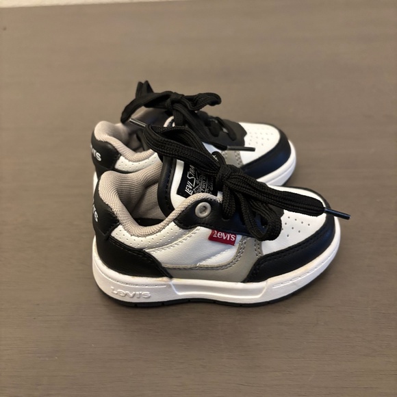 Toddler Levis Black and White Sneakers Size 5 - Picture 1 of 11